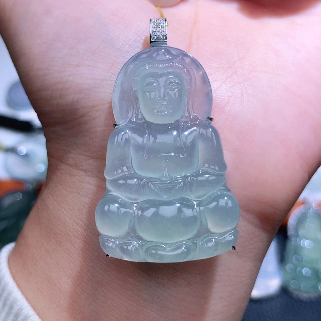 颈饰18K金镶嵌翡翠观音