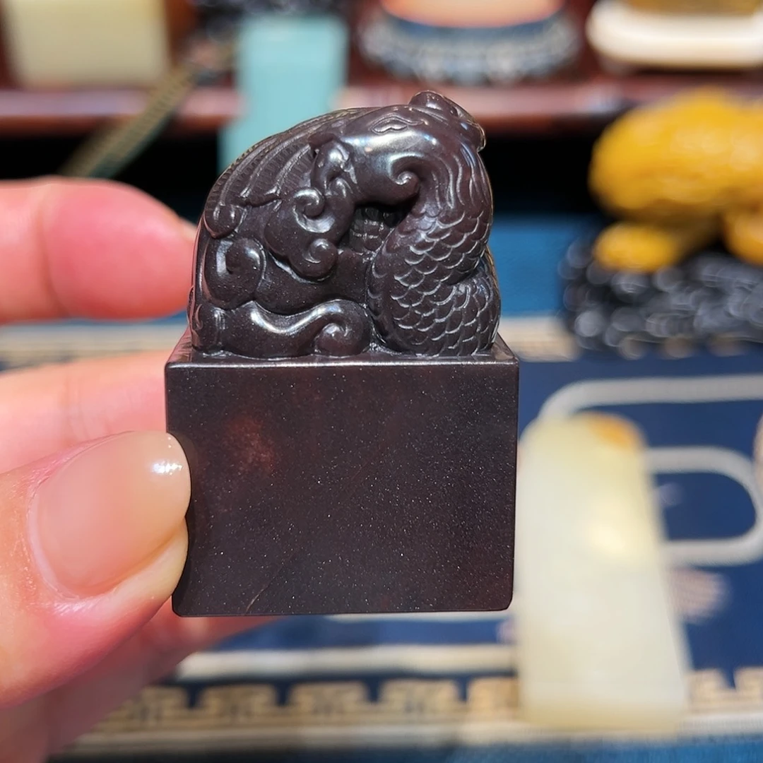 寿山石印石月尾紫