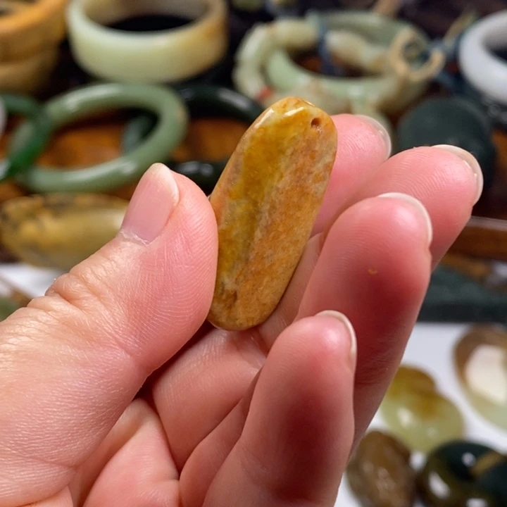 和田玉（糖玉）未镶嵌把件