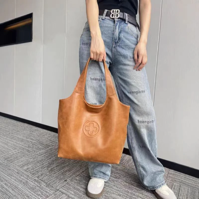 秋冬款高级马甲托特包女2025新款复古大容量软皮单肩腋下大包