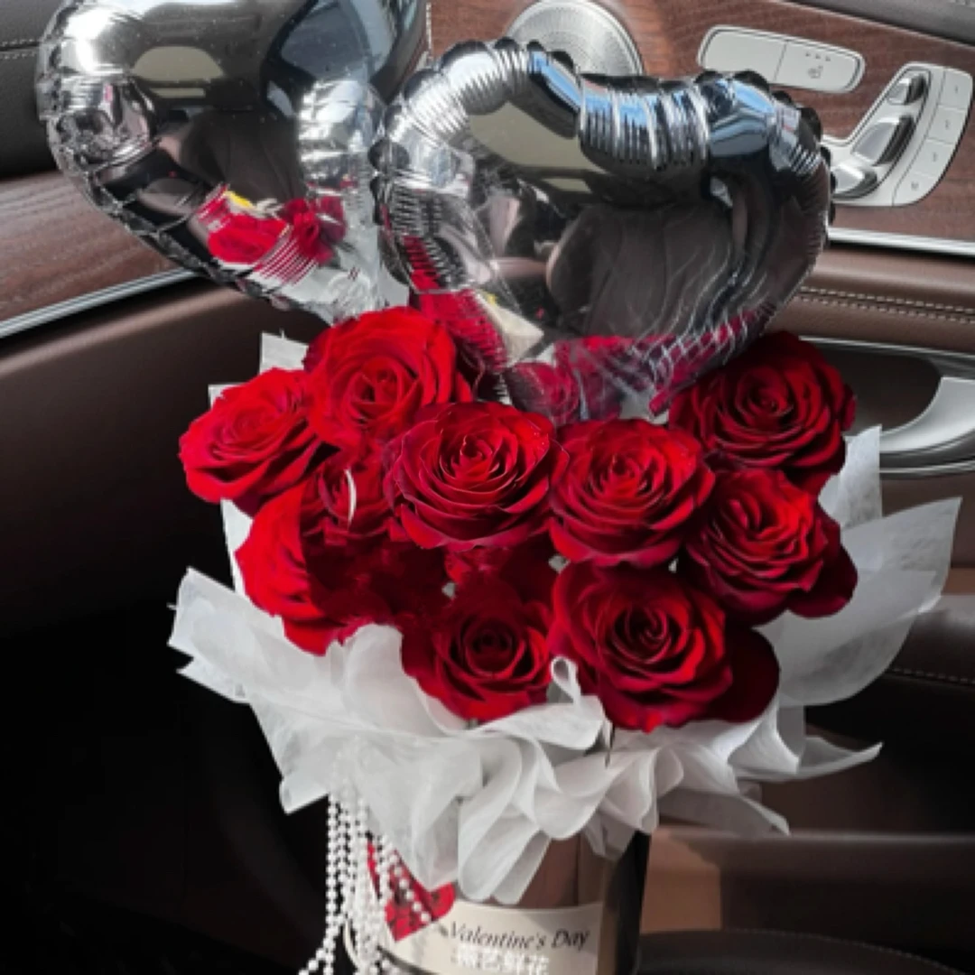 情人节爆款「寓意把你捧在手心里红玫瑰抱抱桶带两个气球」