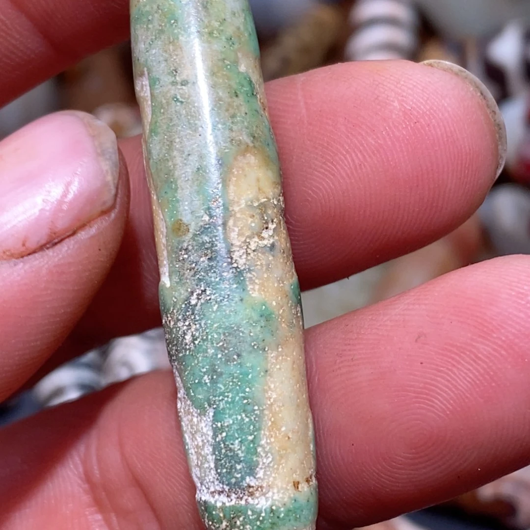 DIY琉璃珠子的颜色是蓝色和