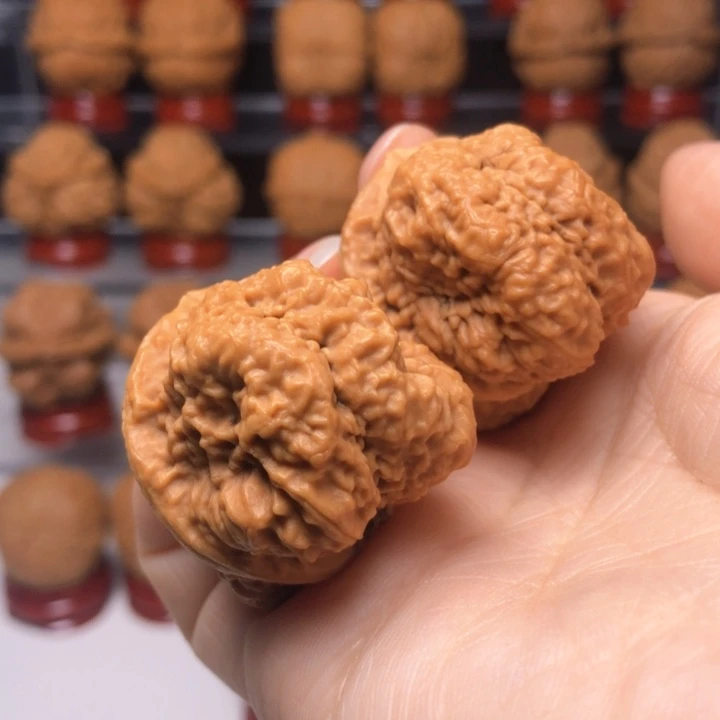 文玩核桃吊坠52小帝王蟾