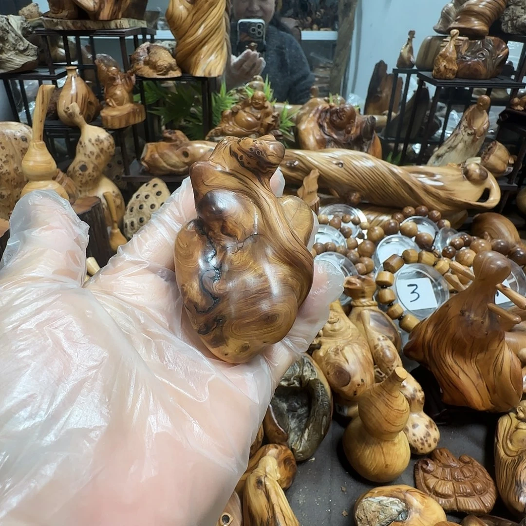 若***士柏木（崖柏）太行崖柏陈化黑油随型钱袋