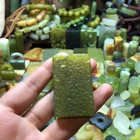 未镶嵌岫玉吊坠岫