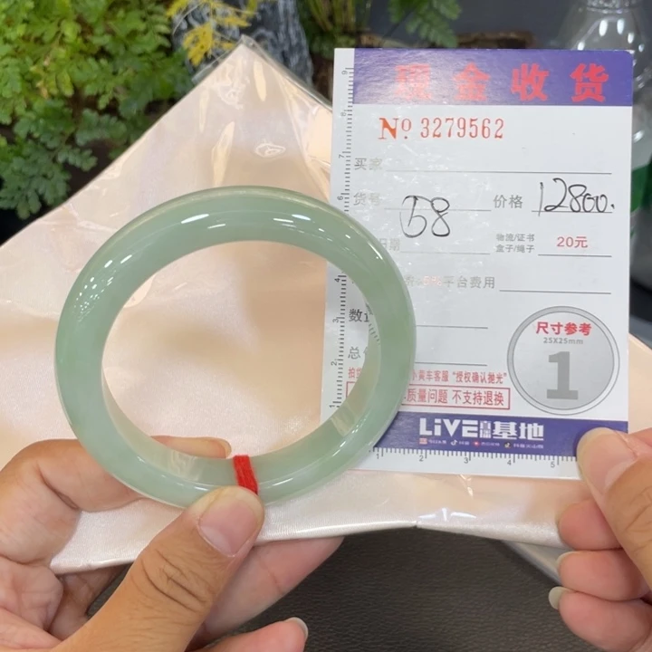 小***姐翡翠未镶嵌手镯翡翠手镯未镶嵌