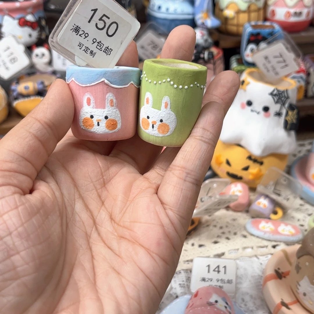 150兔子两个花盆手绘