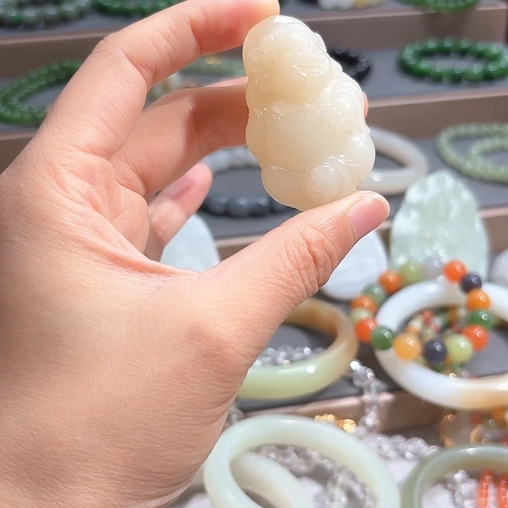 和田玉未镶嵌颈饰