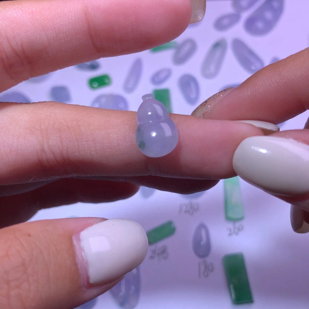 翡翠未镶嵌颈饰葫芦