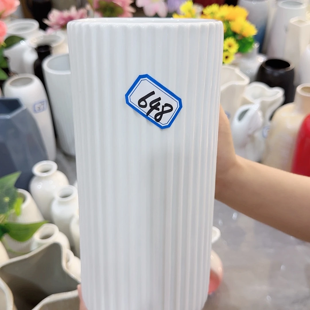 648号陶瓷花瓶25厘米瑕疵一个