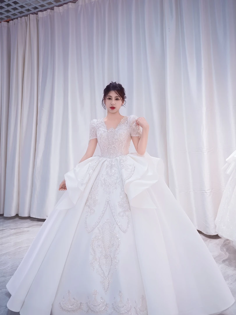 婚纱礼服2025新款新娘气质高端重工缎面直播婚纱大码宫廷高级女新