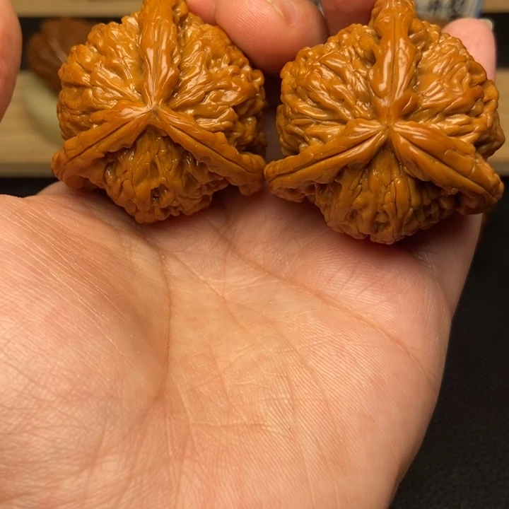 文玩核桃把件金****4工艺三棱