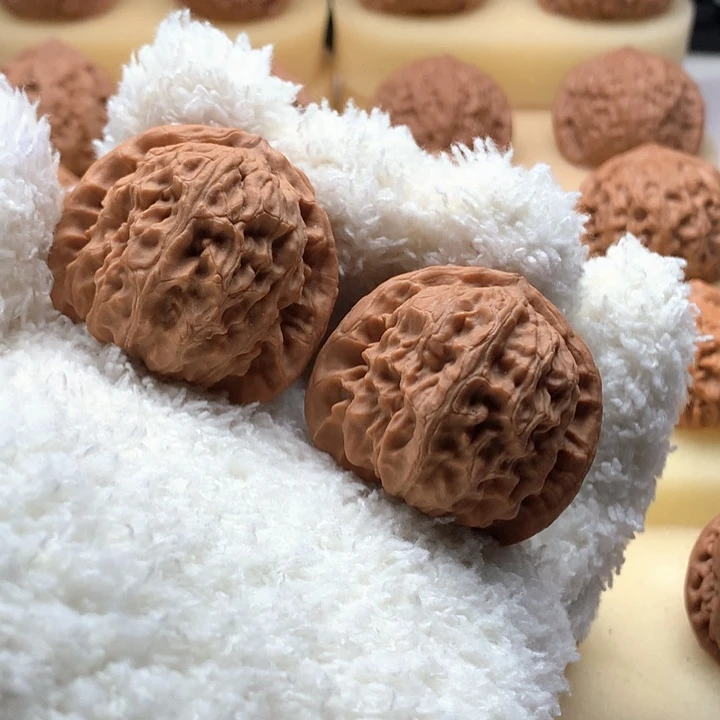 文玩核桃把件白狮子