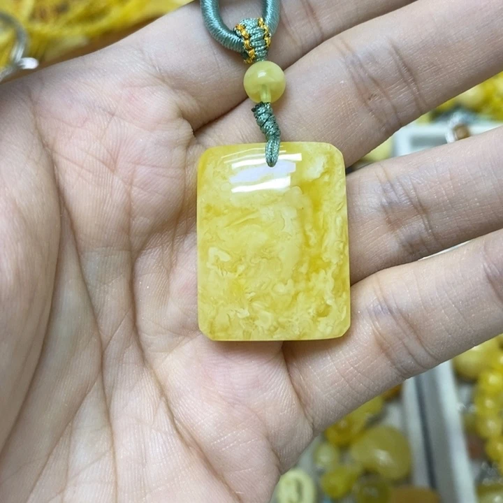 蜜蜡未镶嵌裸石吊坠