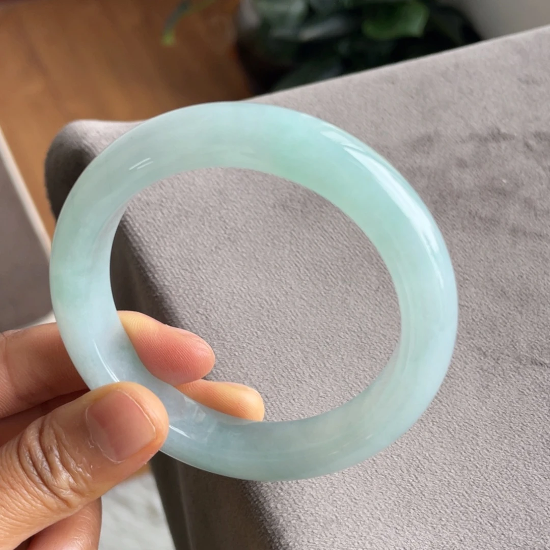 翡翠未镶嵌手镯晴绿
