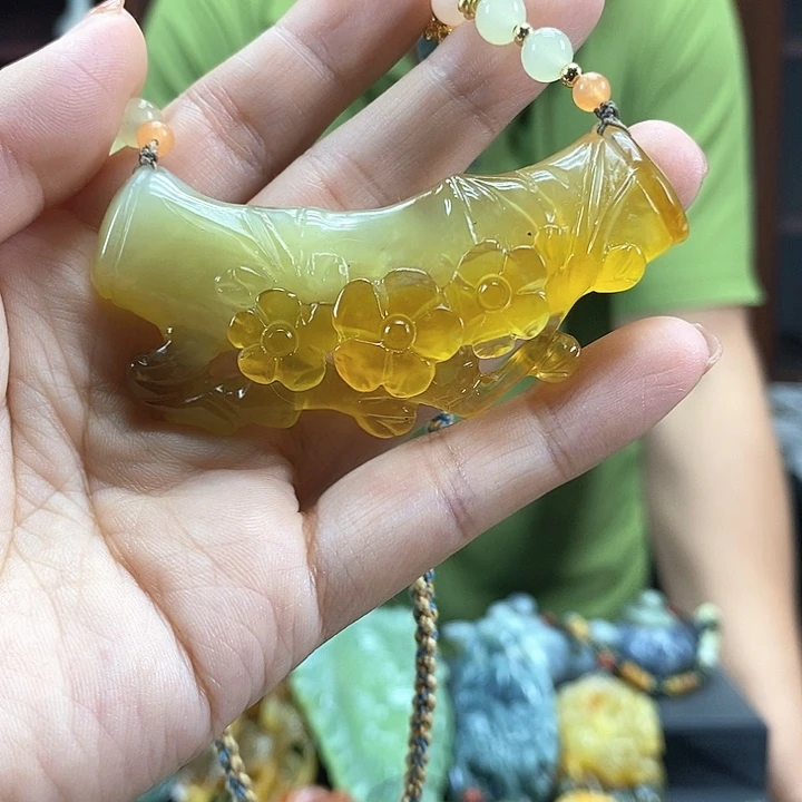 蛇纹石玉未镶嵌吊坠