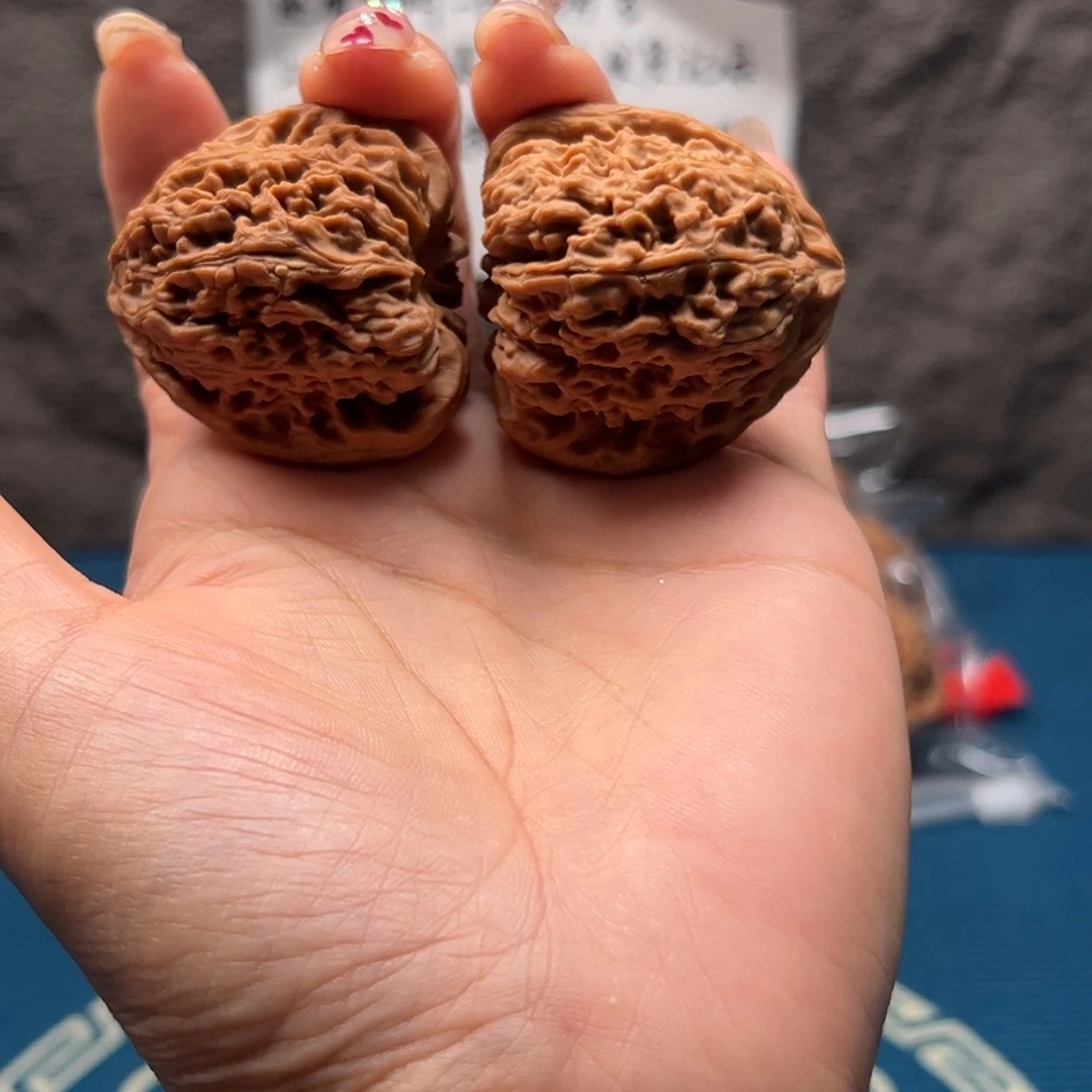 虎***️文玩核桃把件南疆40黄点