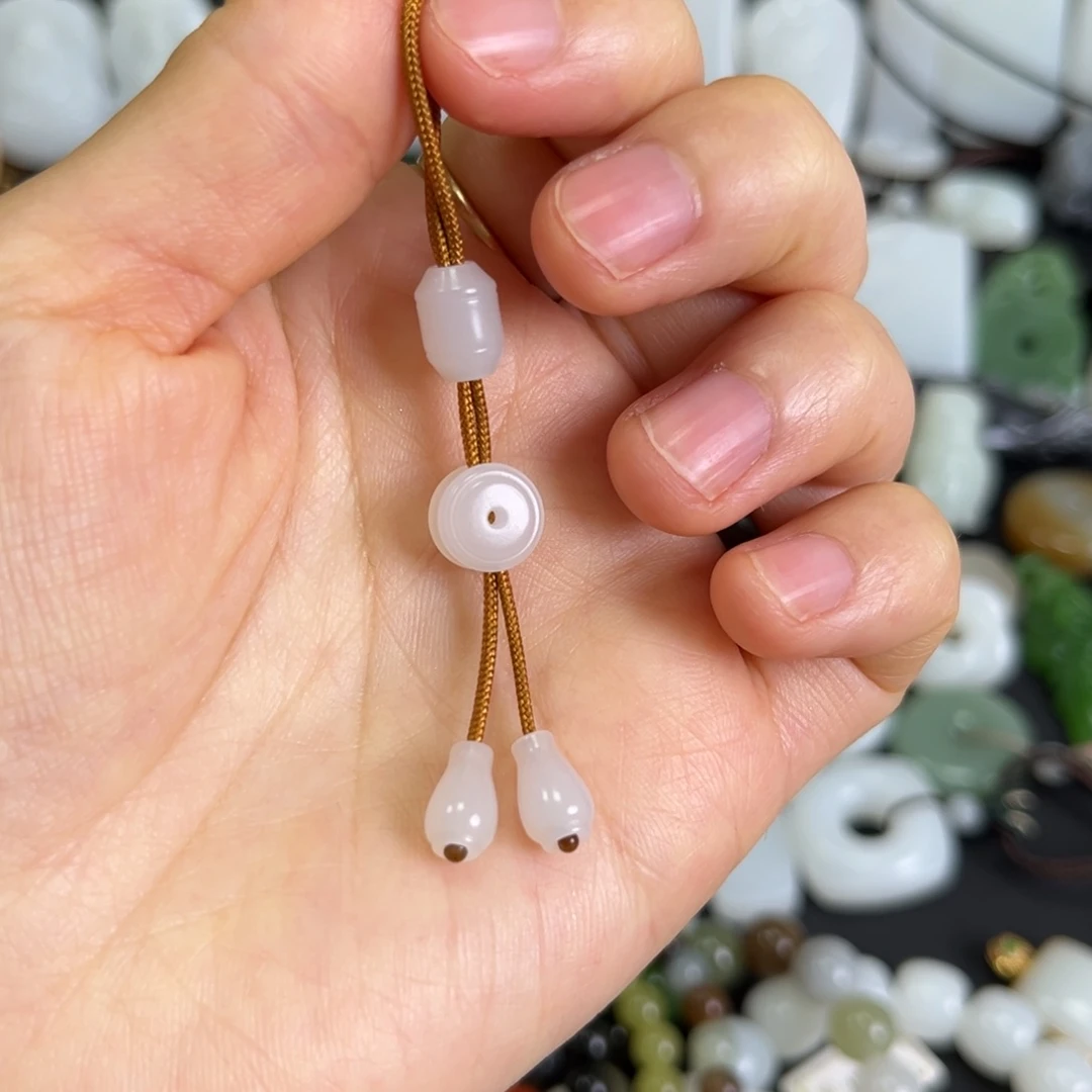 和田玉未镶嵌吊坠(赠链)