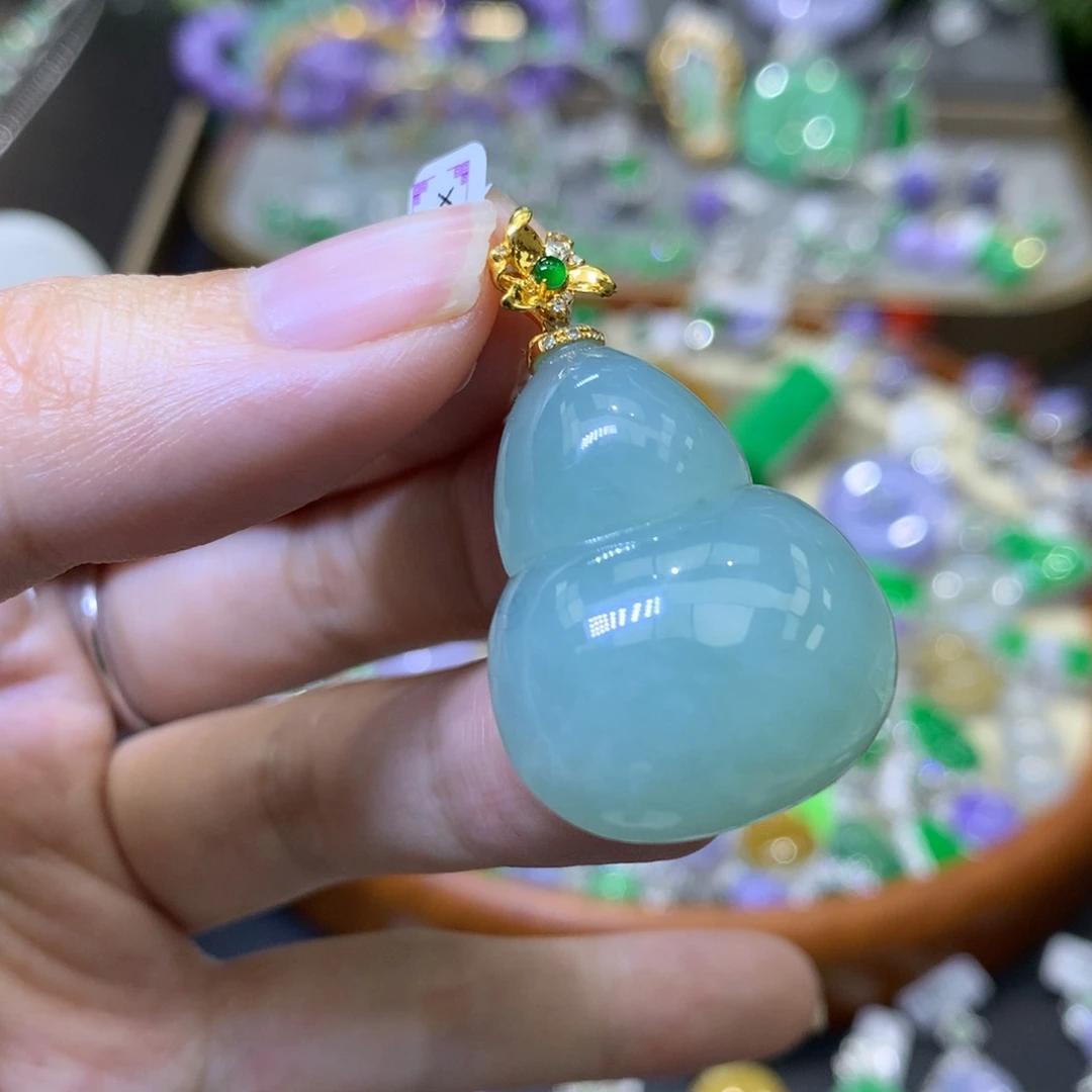 颈饰18K金镶嵌翡翠