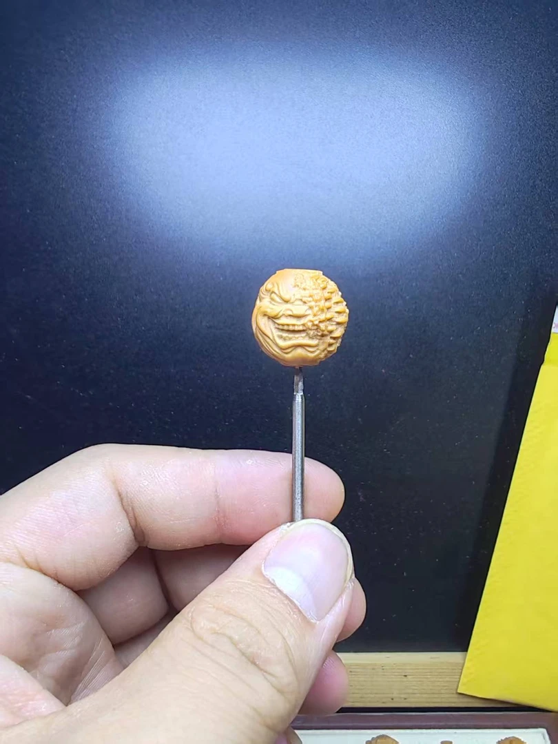 猴头雕刻单颗吞噬小丑，光头强料走色快纹路深，立体感强