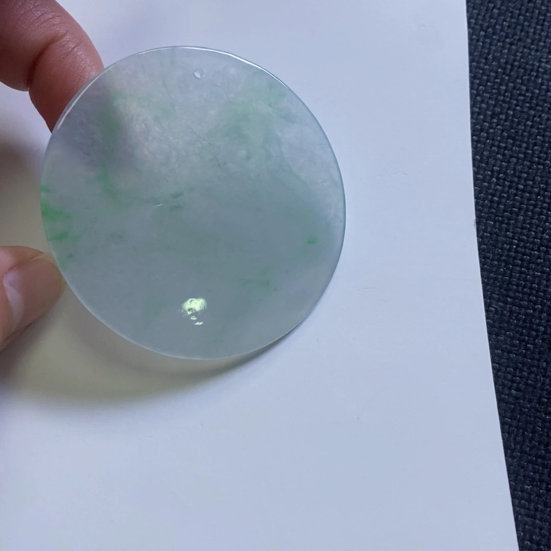 翡翠颈饰未镶嵌飘绿无事牌圆牌