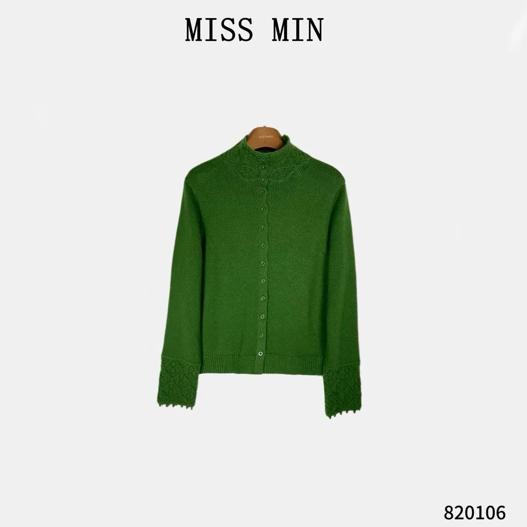 MISS MIN【森屿】兔毛钩花半高领单排扣设计保暖显瘦毛衣820106