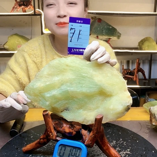 【闪购商品】未镶嵌蛇纹石玉原石小****器