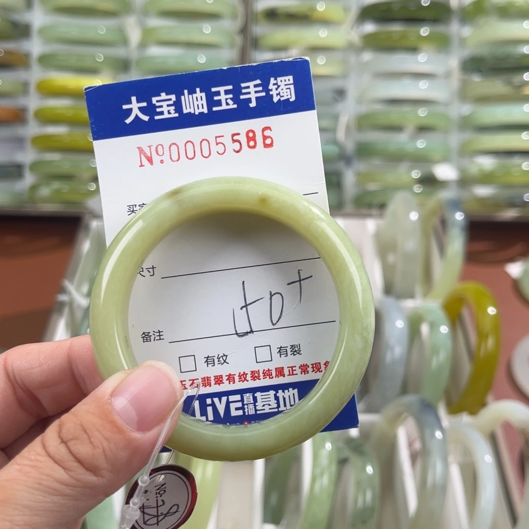 未镶嵌蛇纹石玉手镯恰***雨