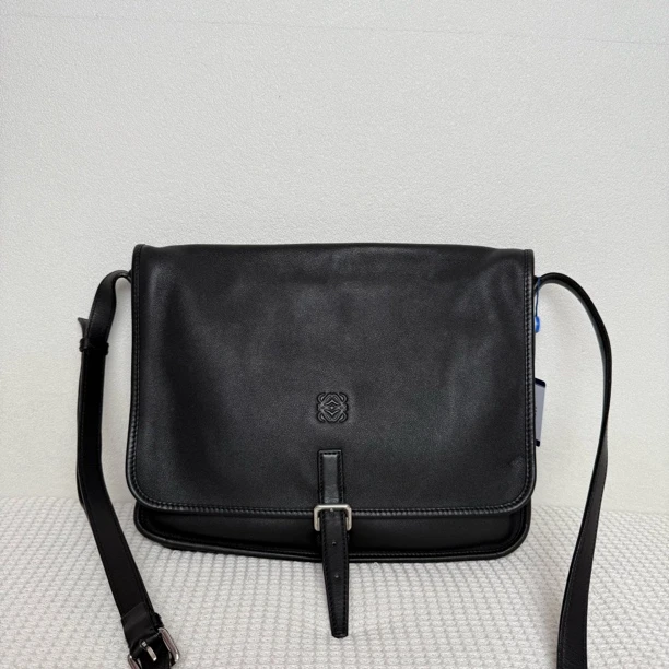 95新 LOEWE/罗意威 5756/男士时尚百搭黑色真皮邮差包