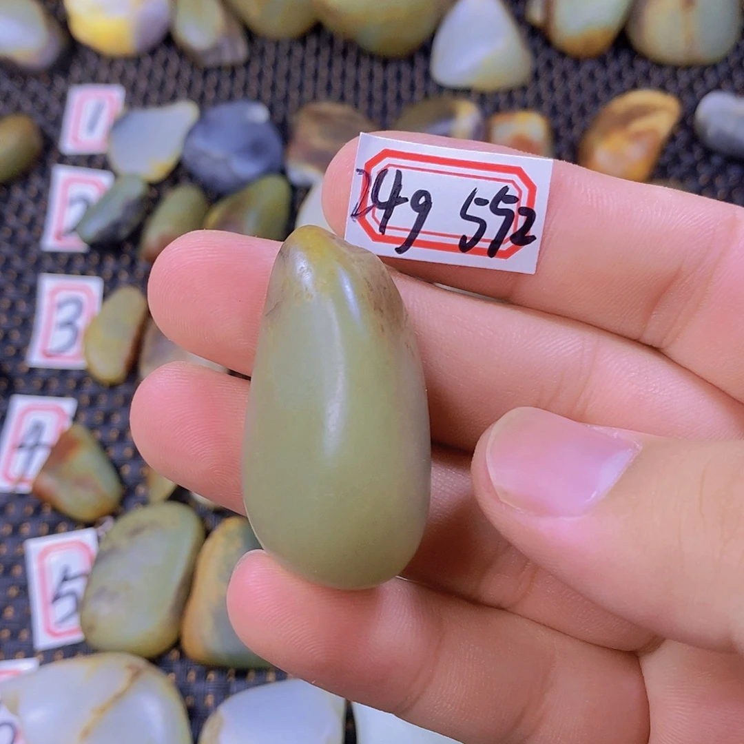颈饰未镶嵌和田玉（糖玉）