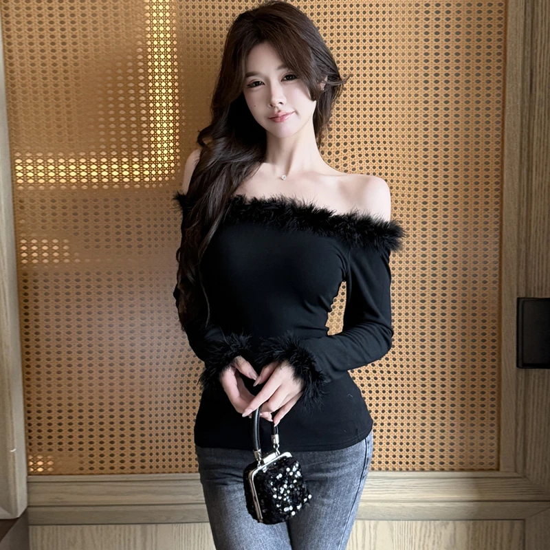 性感纯欲风一字领露肩上衣秋冬2025新款设计感显瘦短款内搭打底衫