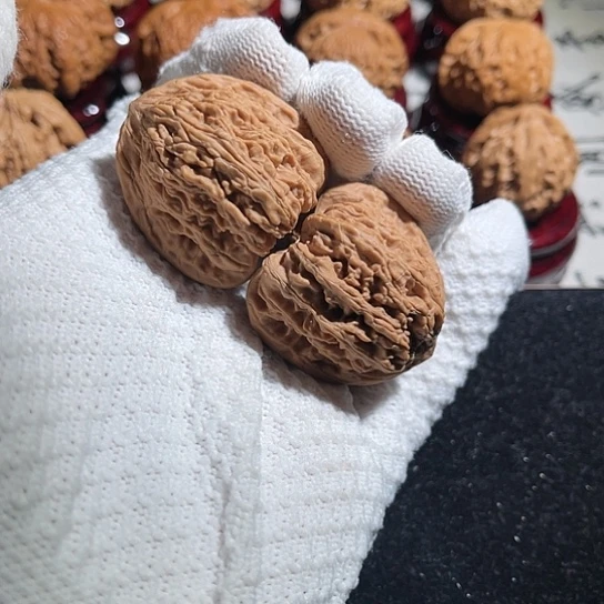 文玩核桃把件k****r1221004全品无修三角桩密纹