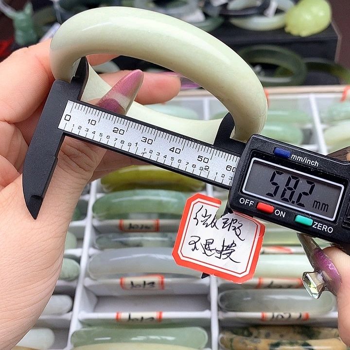 蛇纹石玉手镯未镶嵌1013