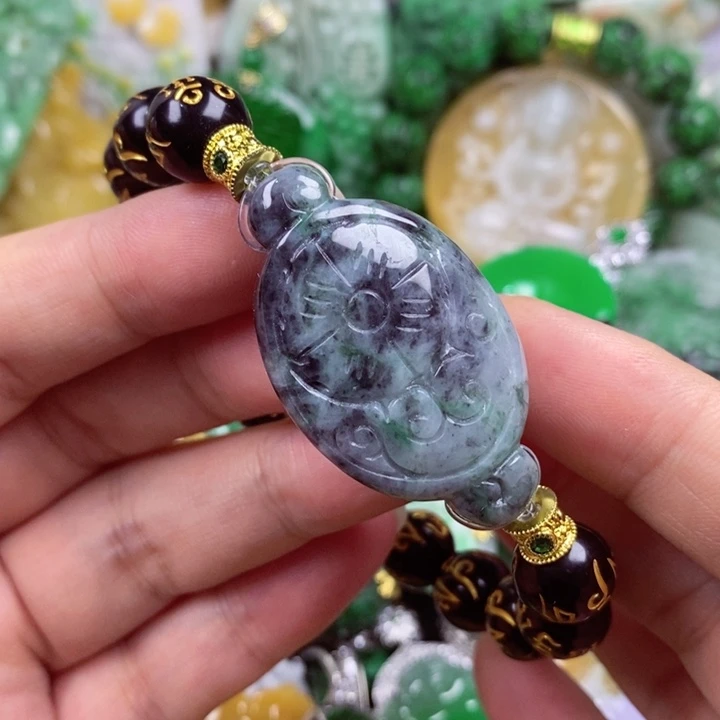 翡翠未镶嵌吊坠(赠链)
