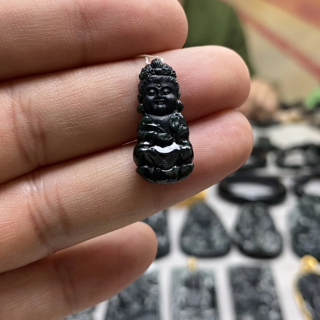 翡翠未镶嵌颈饰观音