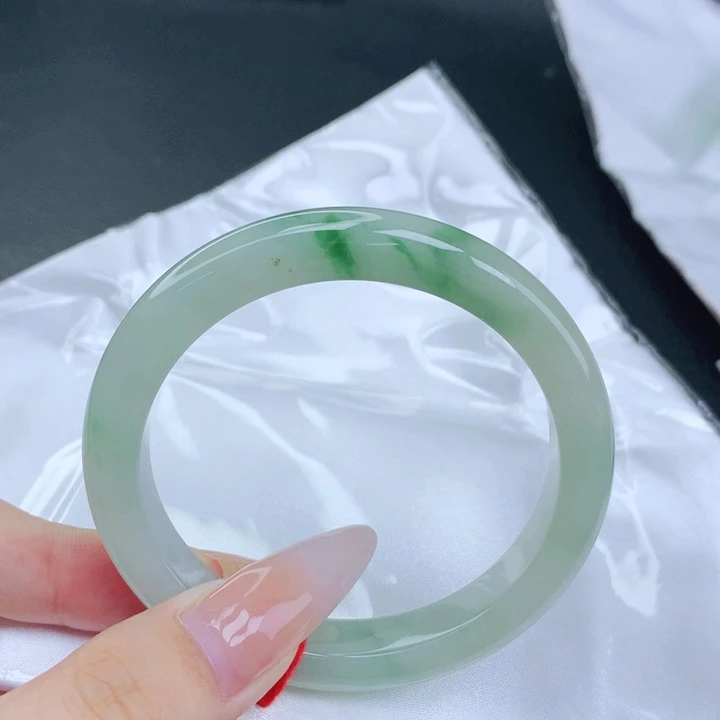 翡翠手镯未镶嵌53-54圈口