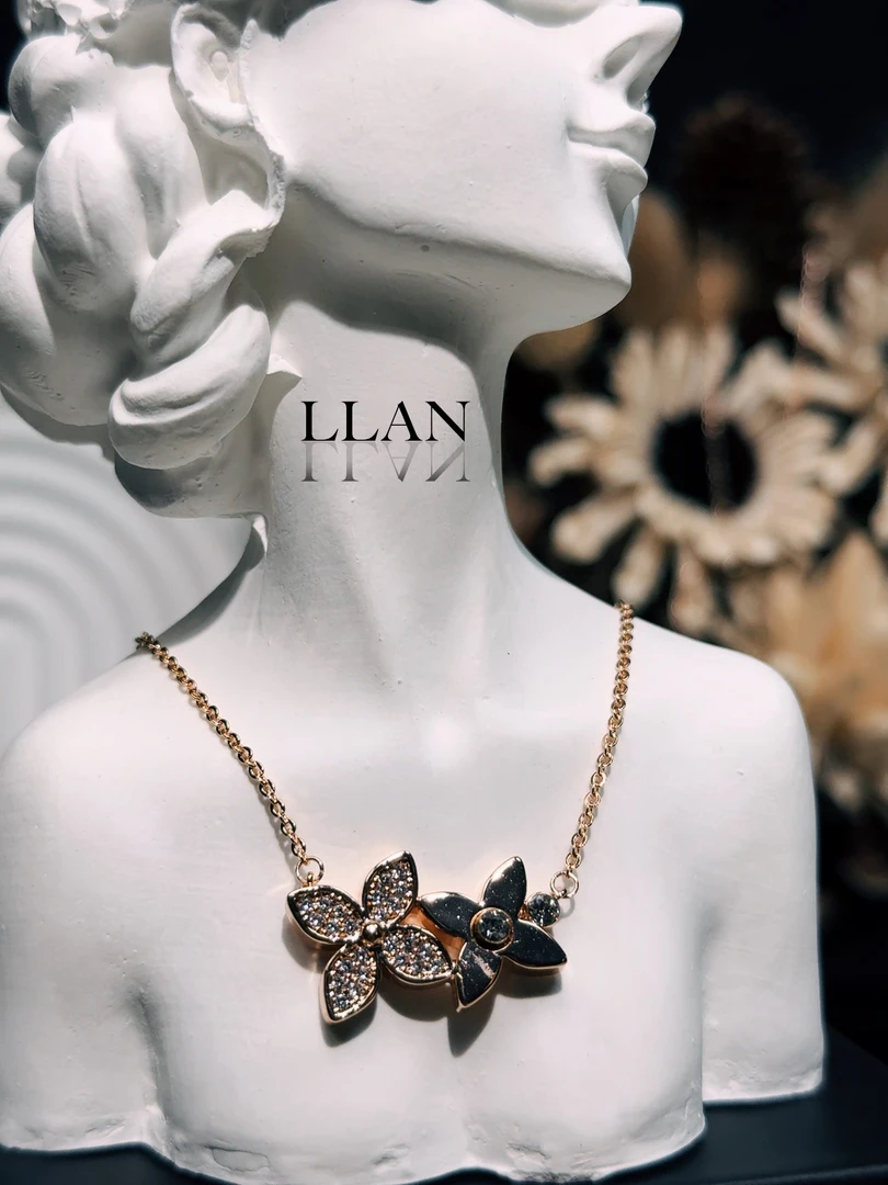 铜合金锆石项链 满钻双尖花项链女轻奢简约高级INS风项链