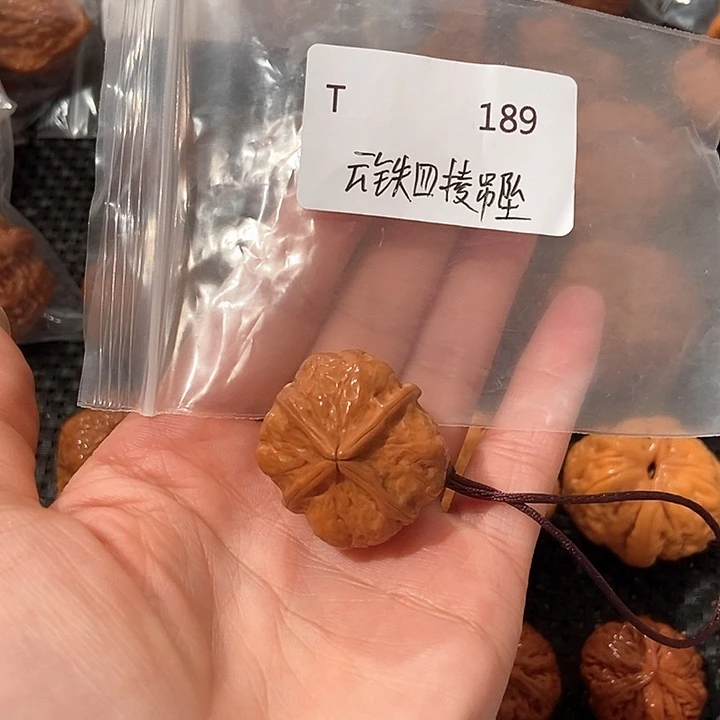 文玩核桃吊坠云铁四棱单只