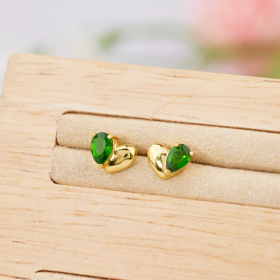 【歪歪】透辉石水滴耳钉*S925镶嵌W1484