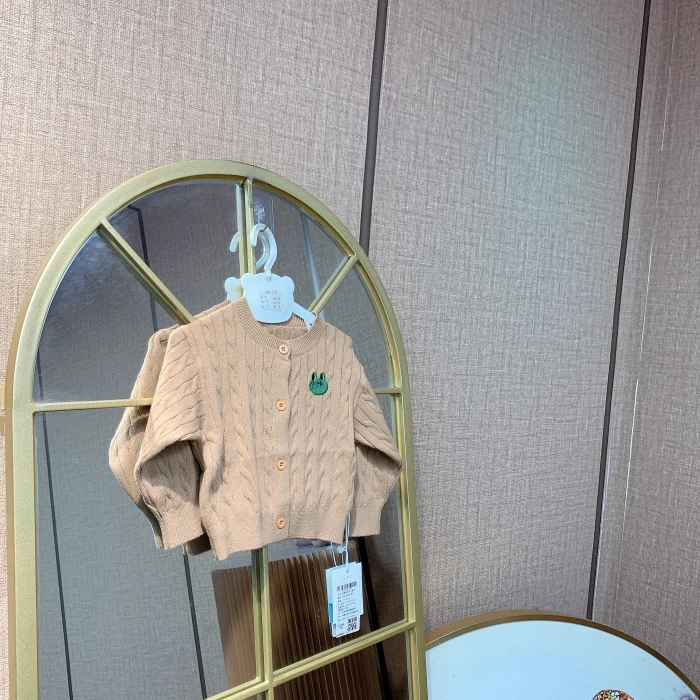 AW037    宝宝棕色针织开衫毛衣  秋款