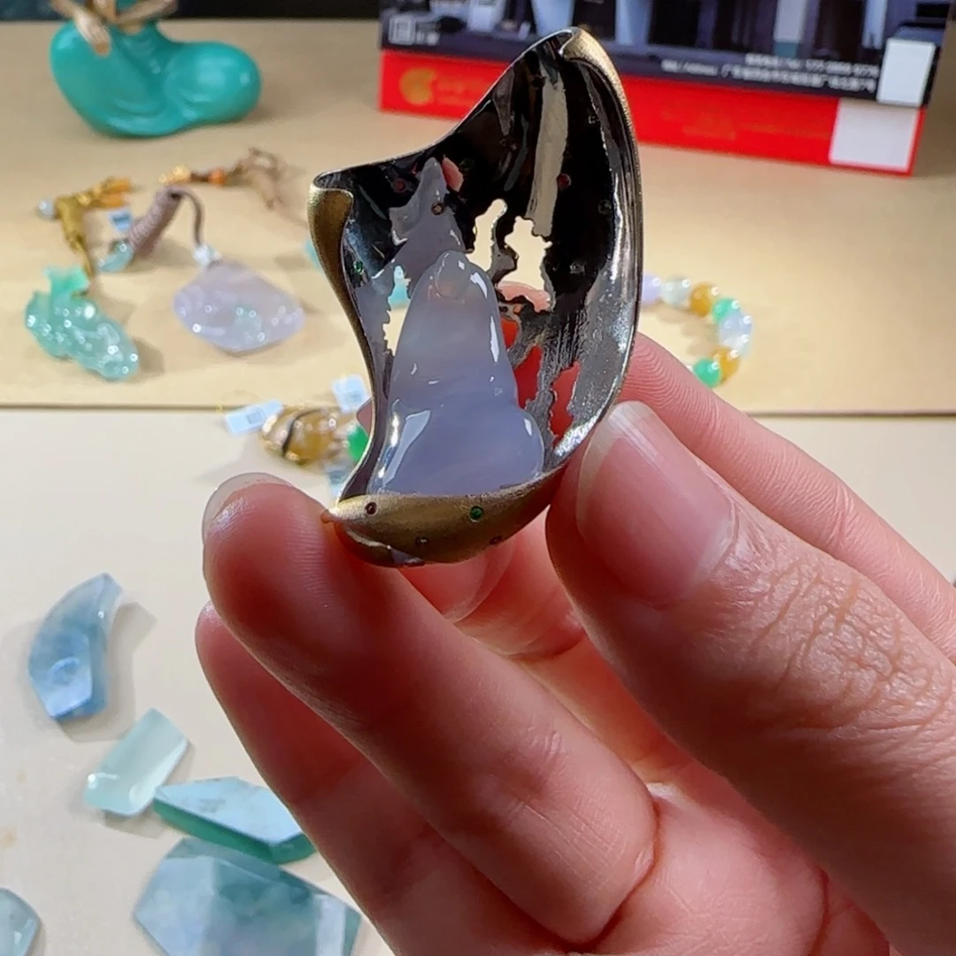 颈饰18K金镶嵌翡翠