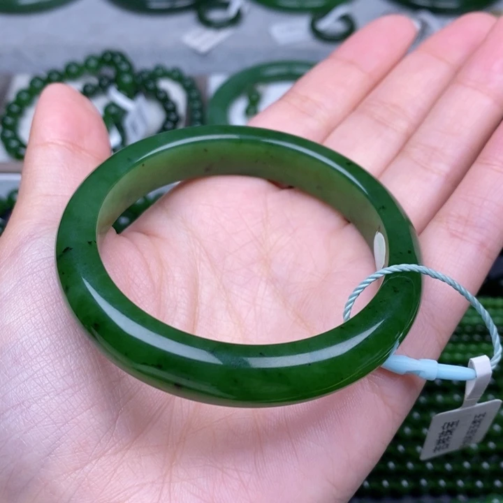 未镶嵌手镯和田玉（碧玉）影*