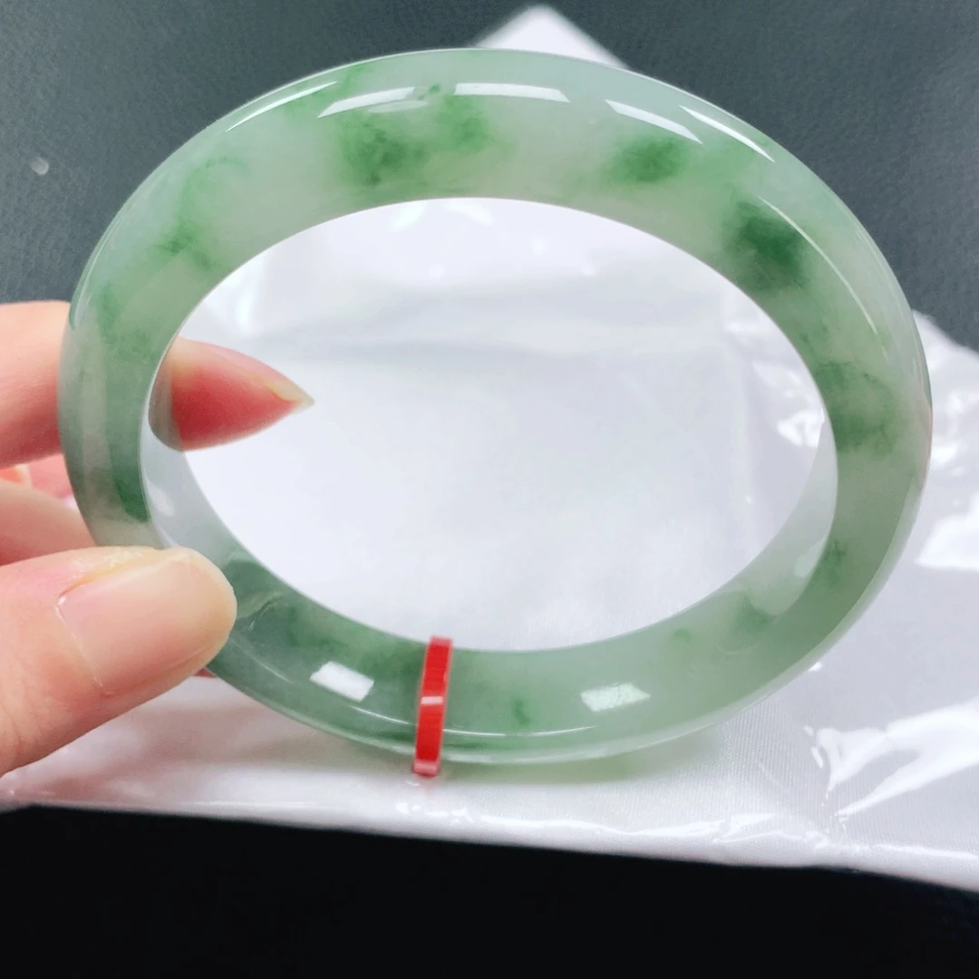 翡翠手镯未镶嵌60圈