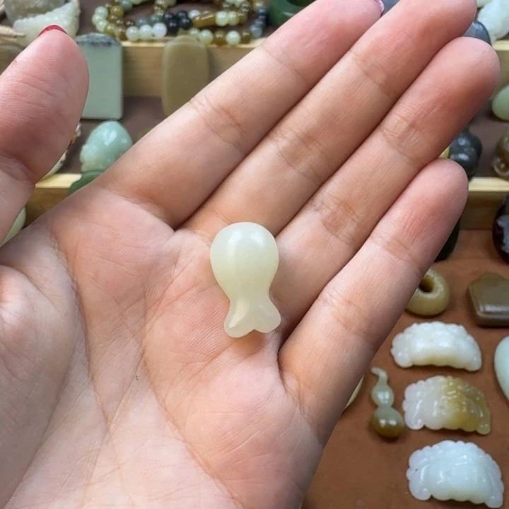 夕***下颈饰未镶嵌和田玉