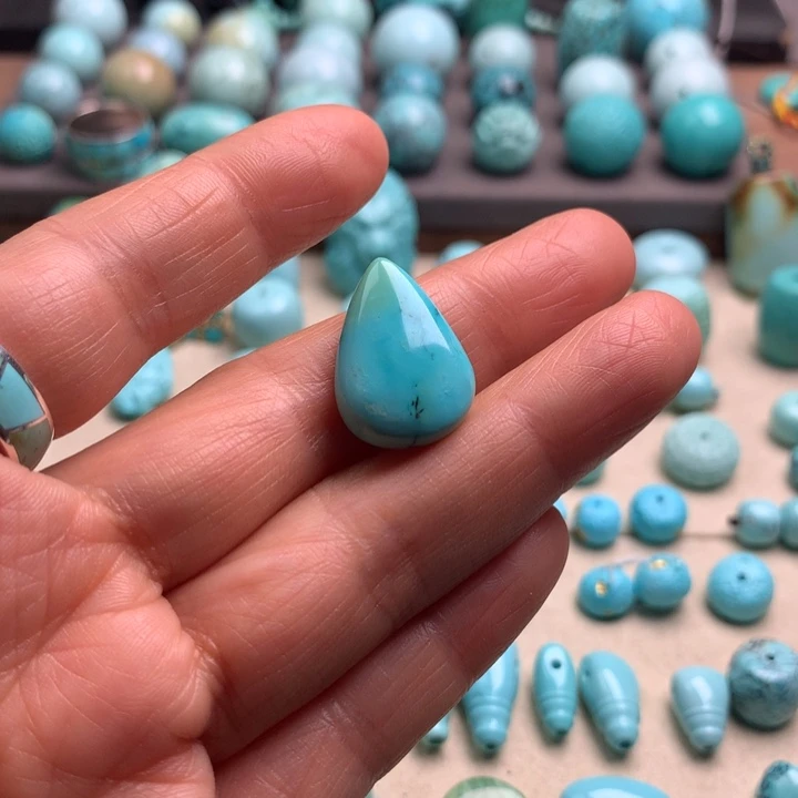 绿松石未镶嵌颈饰