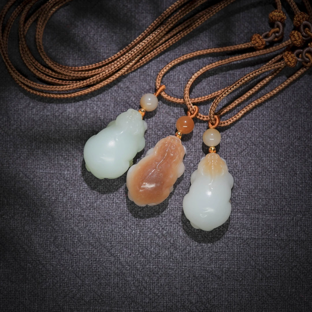 金赏·典藏级和田玉18K金糖白貔貅AD1898多样性发其一尺寸约33*21