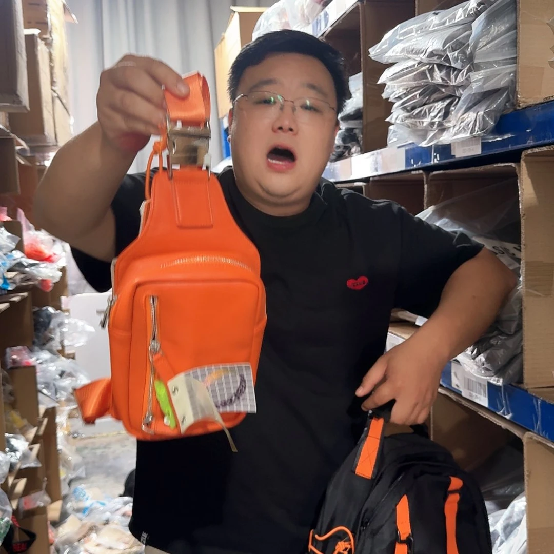 三醋酯纤维人造革橘红色包