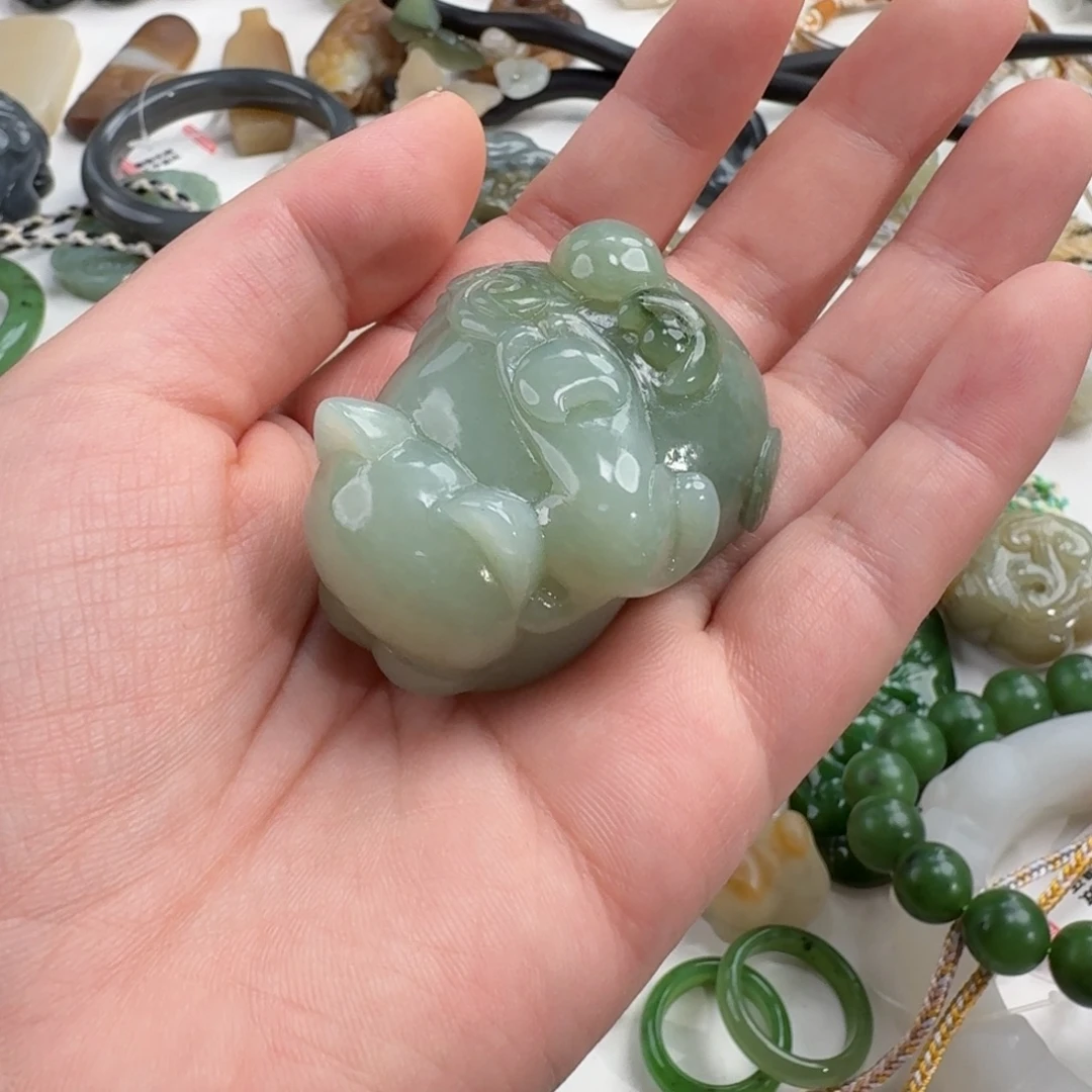 申***豹颈饰未镶嵌和田玉