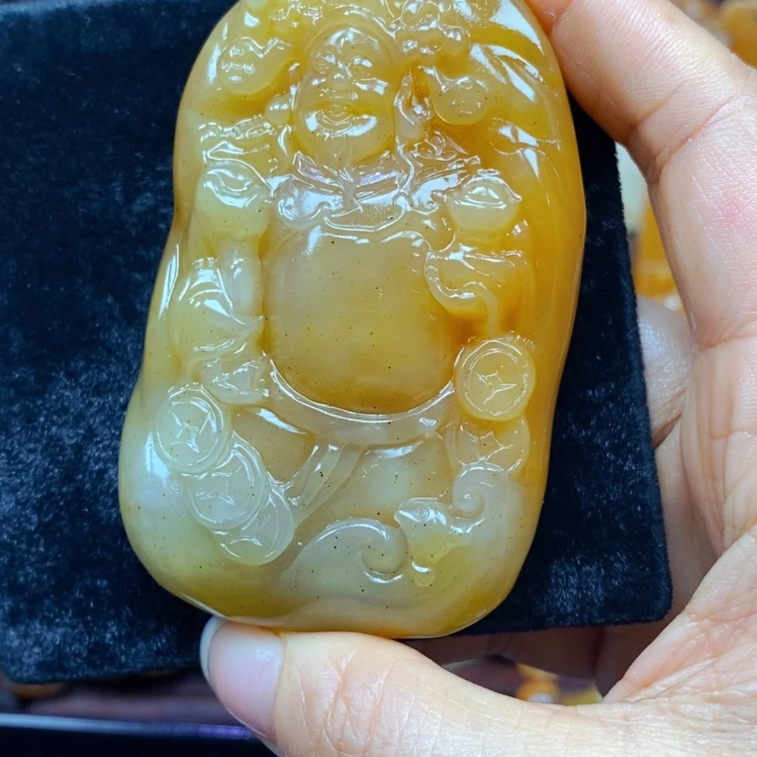未镶嵌石英质玉（黄龙玉）颈饰