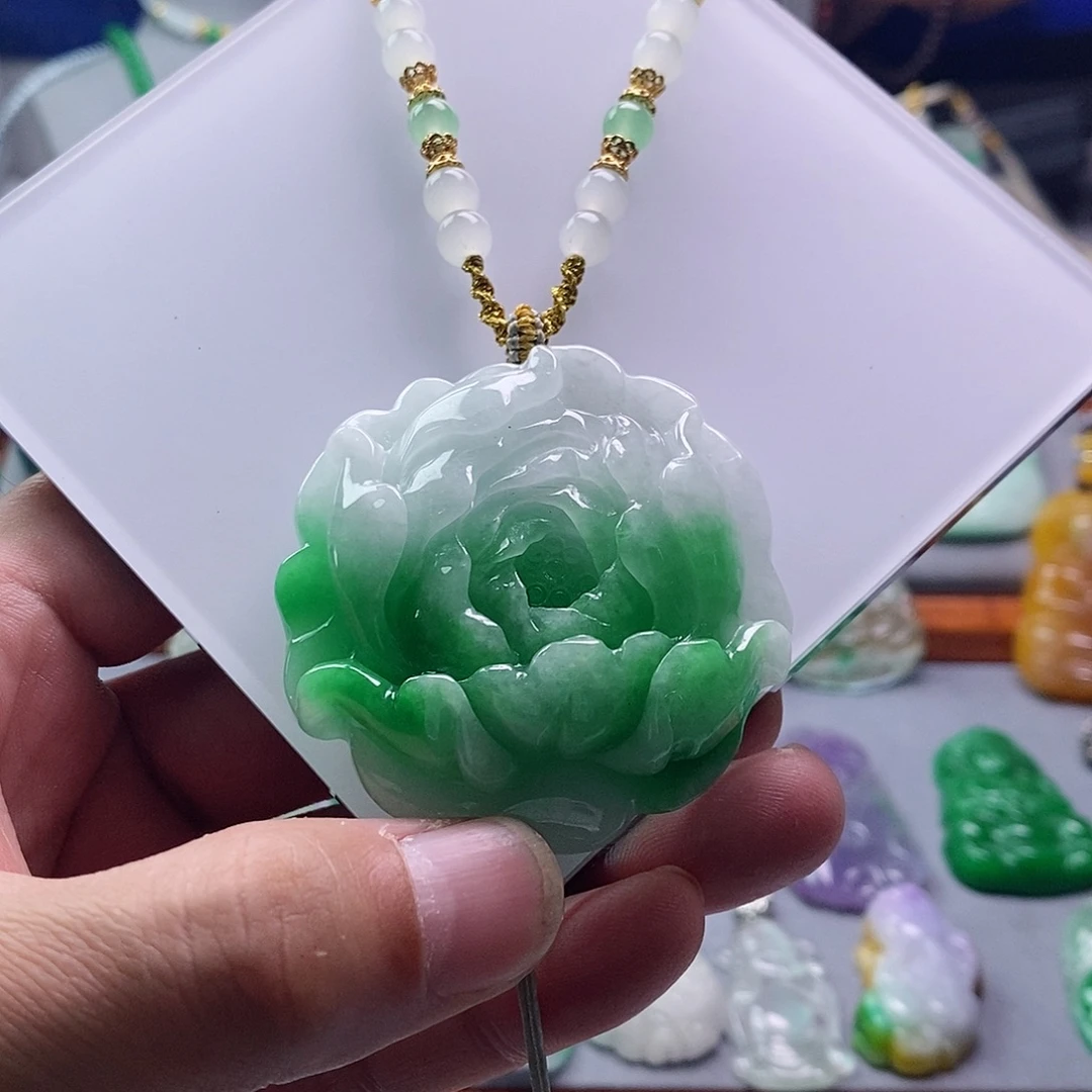 翡翠未镶嵌吊坠(赠链)